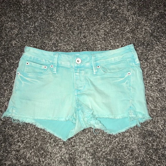 Size 3 jean shorts pretty blue color! - Picture 2 of 3